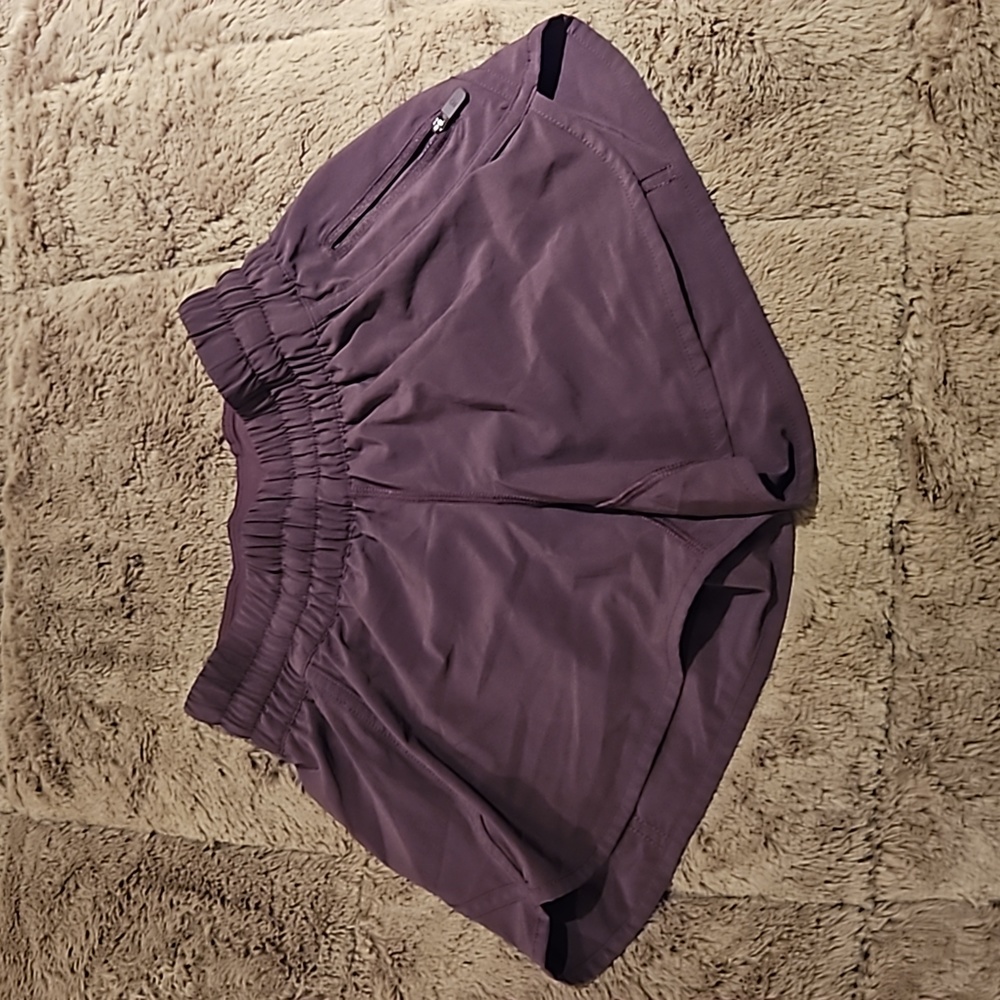 Lululemon Tracker Low-Rise Lined Short Garnet Burgundy size 4 Excellent